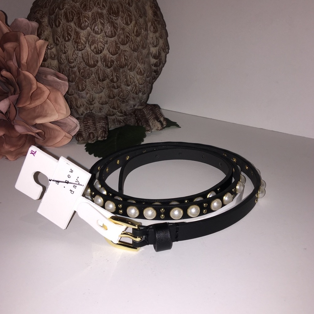 A new day black belt with pearls/gold accents NWT - Picture 5 of 6